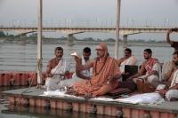 Sharayu Arati by HH Swamiji at Naya Ghat, Ayodhya (23 March 2025)